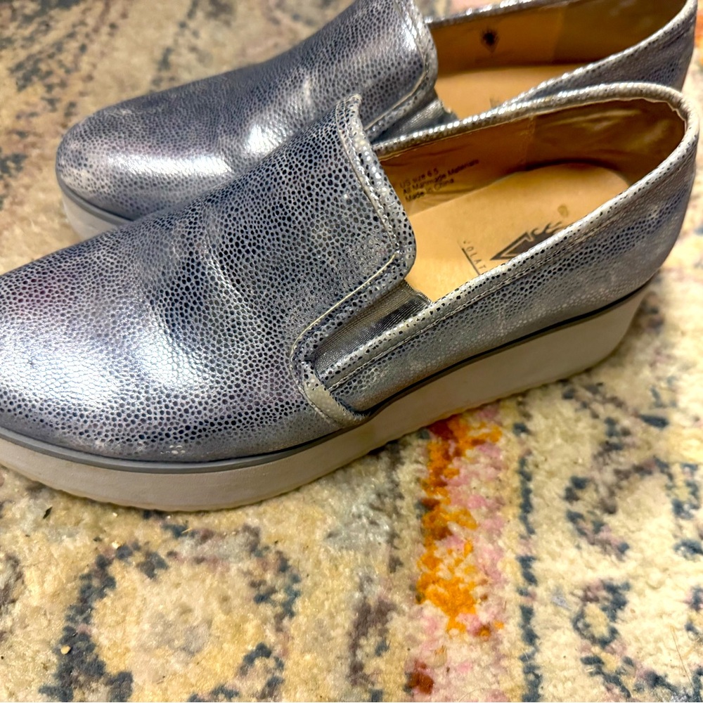 Volatile brand silver women's size 6.5 shoes. Nice and comfortable.